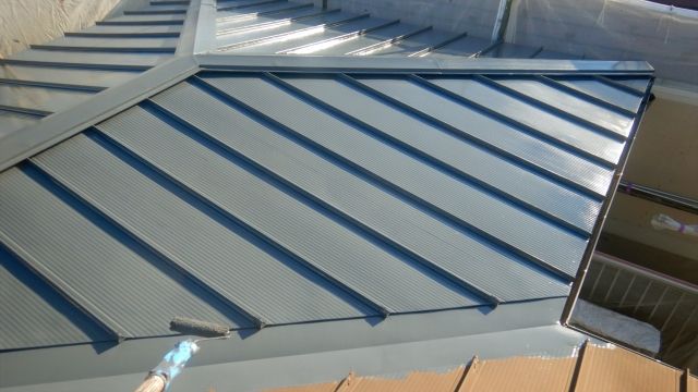 外壁塗装と屋根塗装と同時に行うと費用が抑えられる?